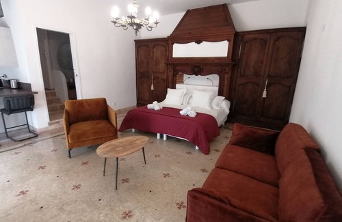 Vendres Bed & Breakfast | La Châtelaine -Château La Vidalle - Charming bed and breakfast in the heart of a stud farm