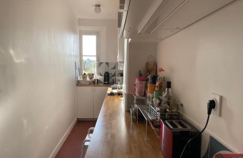 Quartier des Grandes-Carrieres Apartment | La Cité des Fusains