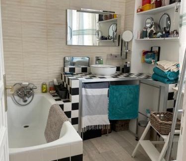 Quartier des Grandes-Carrieres Apartment | La Cité des Fusains