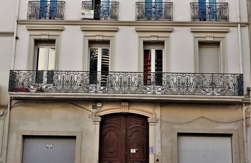 Beziers City Centre Apartment | "La Clé des champs"-T2 (42m2)-Garage optional-Meublé tourisme* (furnished holiday home)