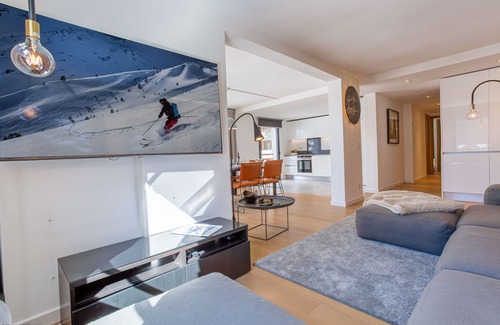 Chamonix-Mont-Blanc Apartment | La Cordee 612 apartment - an apartment that sleeps 8 guests in 3 bedrooms