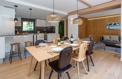 Chamonix-Mont-Blanc Apartment | La Cordee 703 Apartment - 2 bedrooms, sleeps 4-7 with terrace, pool & parking