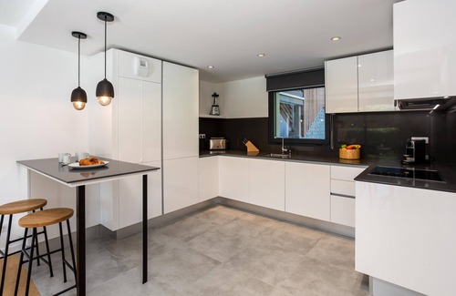 Chamonix-Mont-Blanc Apartment | La Cordee 703 Apartment - 2 bedrooms, sleeps 4-7 with terrace, pool & parking