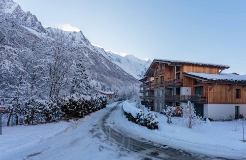 Chamonix-Mont-Blanc Apartment | La Cordee 703 Apartment - 2 bedrooms, sleeps 4-7 with terrace, pool & parking