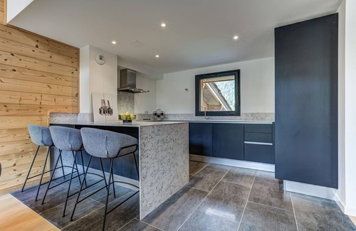 Chamonix-Mont-Blanc Apartment | La Cordee 221 Penthouse - sleeps 8 guests with pool, sauna, gym, parking