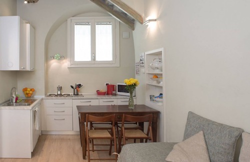 Cernobbio Apartment | La Corte di Zizi-apartament Castello: perfect for couples or young families