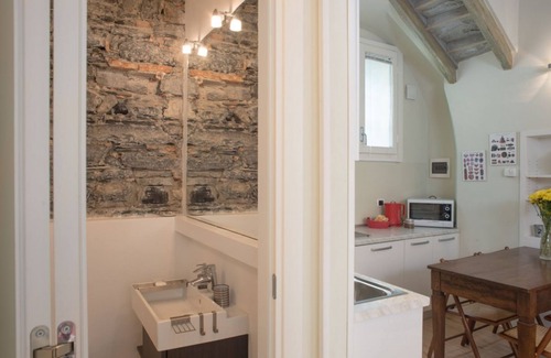 Cernobbio Apartment | La Corte di Zizi-apartament Castello: perfect for couples or young families