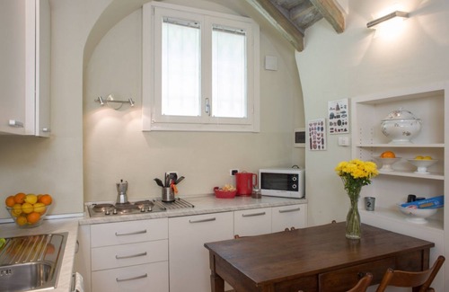 Cernobbio Apartment | La Corte di Zizi-apartament Castello: perfect for couples or young families