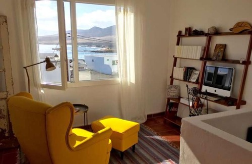 Caleta de Caballo Apartment | La Costa Apartment Sleeps 4 WiFi