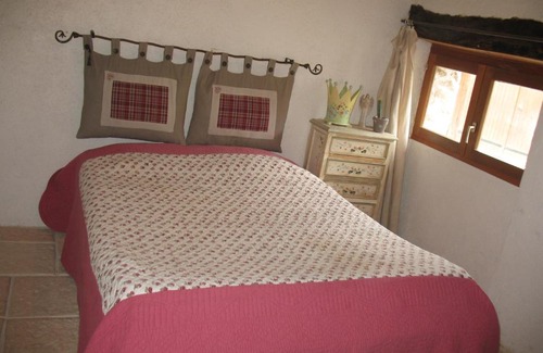 Oradour-sur-Glane Bed & Breakfast | La Croix De Camargue