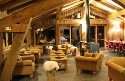 Champagny-en-Vanoise Ski Chalet | LA DATCHA CHALET PISCINE HAMMAM SAUNA 25 personnes