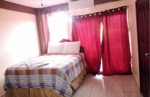 Corozal Hotel | La Delphina Bed and Breakfast Bar and Grill Single Room