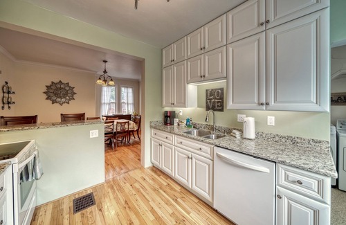 Salida House | La Dimora: Beautiful Victorian, Great for Large Groups. Nice stroll to downtown!