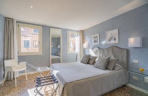 Cannaregio Apartment | La Dimora di Sant'Andrea Canal View
