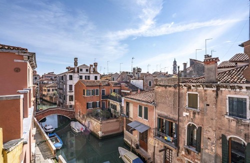 Cannaregio Apartment | La Dimora di Sant'Andrea Canal View