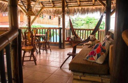 Mompiche Hotel | La Facha Hostal Restaurant Surf