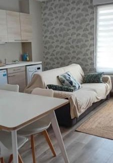 Falaise Apartment | La Falaisienne - Appartement pour 4 au cœur de Falaise - "Larès"
