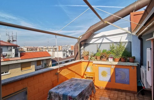 Quartiere XI Portuense Apartment | La Farfalla by Manu site in Marconi area, ideal for couples and business trips.