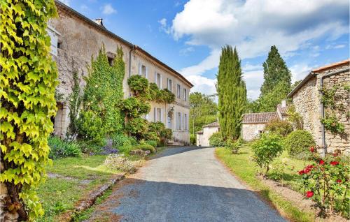Bourdelles House | La Fleur Godard