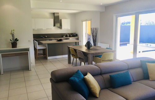 La Gaude House | La Gaude, villa 6 people-garden-pool-open view in a quiet