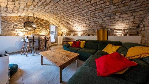 Dijon Apartment | La Grotte Bourguignonne, Terrasse extérieure