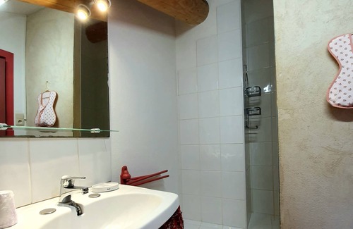 Apt Cottage | La Hulotte studio perched in Luberon