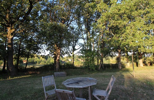 Saint-Cirq-Souillaguet Villa | La Jonquiere, quiet house overlooking a Lotois village. Animals accepted.