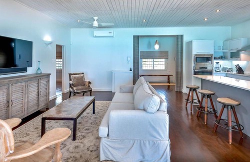 Bowling Alley Hill House | La Lune is a vibrant and light-filled home, executed with striking simplicity yet flawless quality
