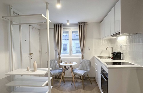 8th Arrondissement Apartment | La Madeleine Charming Studio with lift for 3