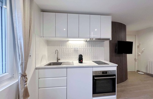 8th Arrondissement Apartment | La Madeleine Charming Studio with lift for 3