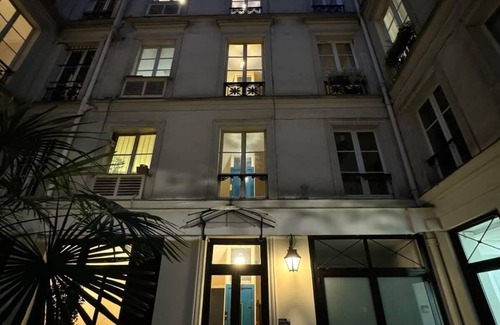 8th Arrondissement Apartment | La Madeleine Charming Studio with lift for 3