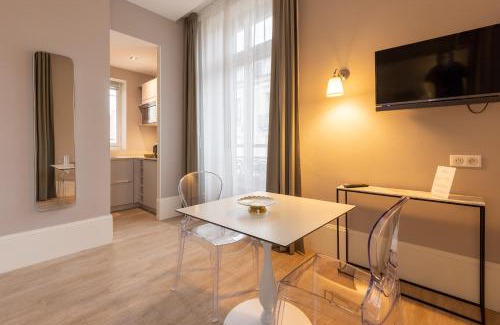 Limoges Apartment | La Maison Blanche - AppartHôtels de charme Chic & Cosy à 350m du cœur de ville de Limoges - Accès autonome