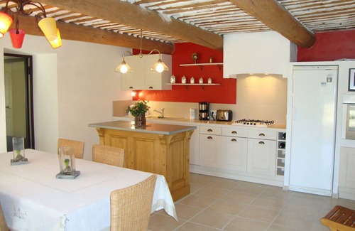 Cavaillon House | La Maison d'Alfred the charm of an old farmhouse at the foot of the luberon