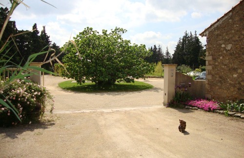 Cavaillon House | La Maison d'Alfred the charm of an old farmhouse at the foot of the luberon