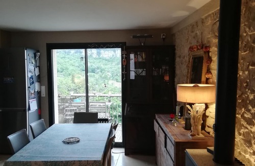 Saignon Villa | LA MAISON D'ETIENNE - breathtaking views, terrace, garden, quiet. In the heart of SAIGNON