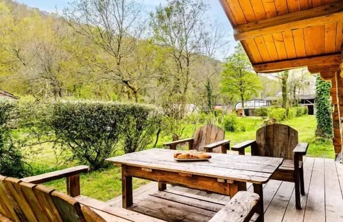 Locmaria-Berrien Ski Chalet | La maison des mineurs - 2 rooms - no bathroom 4 people