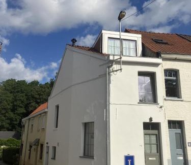 Sint-Lambrechts-Woluwe Apartment | La Maison des Sources