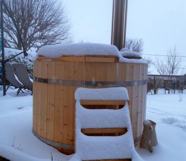 Les Fontenelles House | La maison horlogère , sauna extérieur , bain nordique au feu de bois et prêt de raquettes des neiges
