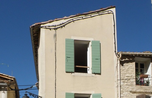 Forcalquier House | La Maison Jaune, a small Provencal house in the city