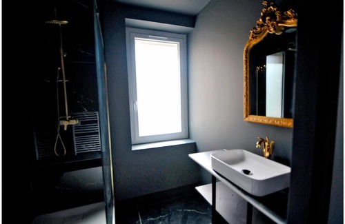 Bourgoin-Jallieu Apartment | La majestueuse, SPA XXL, Day use, Suite de luxe, 5 min centre