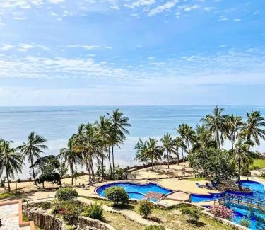 Shanzu Apartment | La Mera Ocean-View, with Pool and 2 stylish Bedroom
