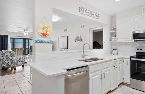 Port Aransas Condo | La Mirage Condo 309 Beachfront Condo Resort with Private Boardwalk to Beach