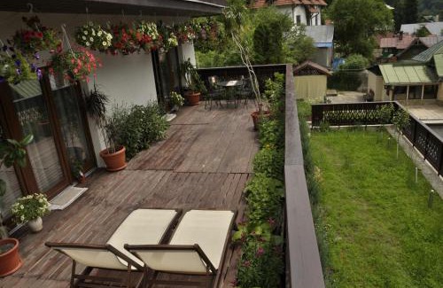 Sinaia House | La Monitori
