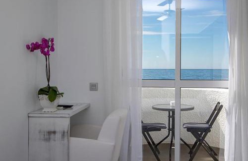 Agua Amarga Hotel | La Palmera. El amanecer en el Parque Natural