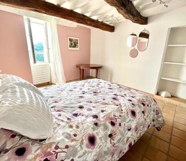 Saint-Antonin-du-Var Bed & Breakfast | La Parenthèse du Var - Chambre d'hôtes petits déjeuners inclus et terrasse ombragée