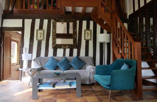 Bonneville-la-Louvet House | La Petite Haie