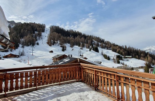 Plagne 1800 Ski Chalet | La Plagne 1800 Chalet sleeps 10 close to slopes and lifts.