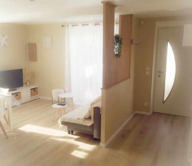 Saint-Germain-Lespinasse Apartment | La Pluméria Appartement 2 chambres
