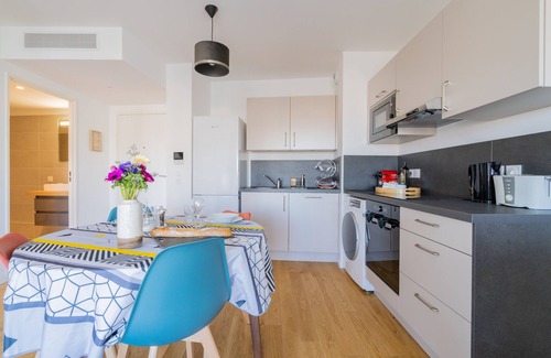 Euromed - La Joliette Apartment | La Porte Bleue - Charmant appt
