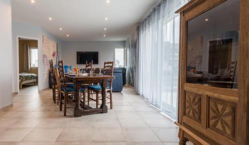 Saint-Come-de-Fresne Apartment | La proue - appt avec terrasse à moins de 100m de la plage